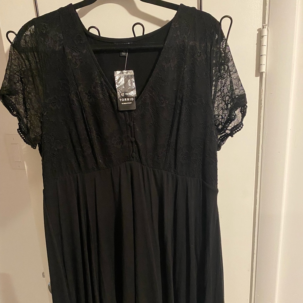 BNWT Torrid size 1 (14-16) black lace t-shirt stretch dress
